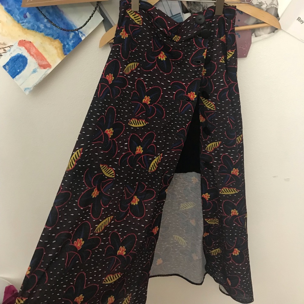Flowing button-up skirt with (optional) high slit